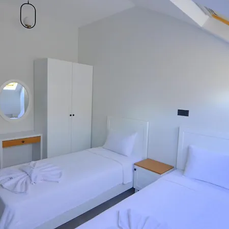 Juglans Apart Otel 4*