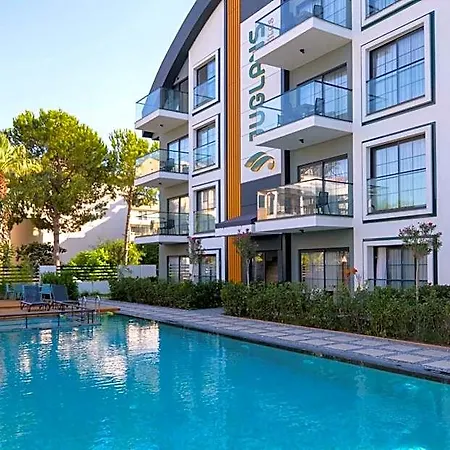 Aparthotel Juglans 4*