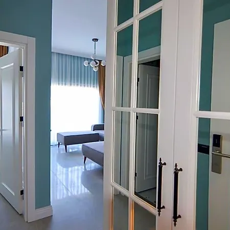 Juglans Aparthotel 4*