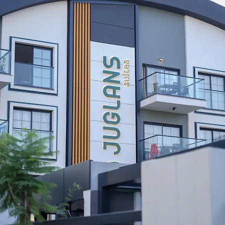 Juglans Apartahotel 4*