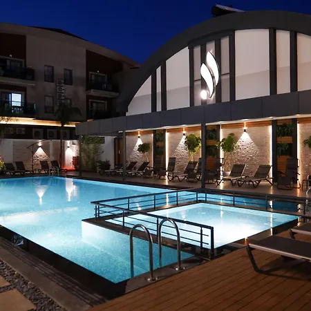 Juglans Apartahotel 4*